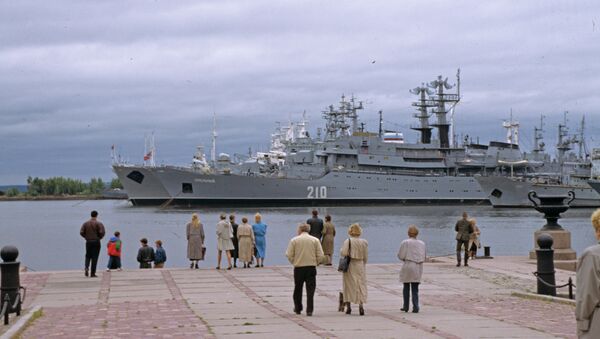 Учебный военный корабль Смольный. Архивное фото