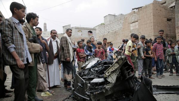 Взорвавшийся автомобиль вблизи мечети в столице Йемена