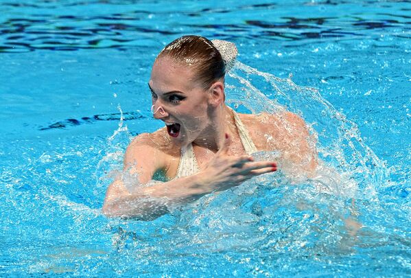 Светлана Ромашина во время соревнований по синхронному плаванию на Чемпионате мира FINA 2015