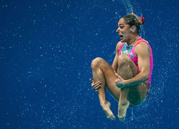 Спортсменка сборной Мексики во время групповых соревнований по синхронному плаванию на Чемпионате мира FINA 2015