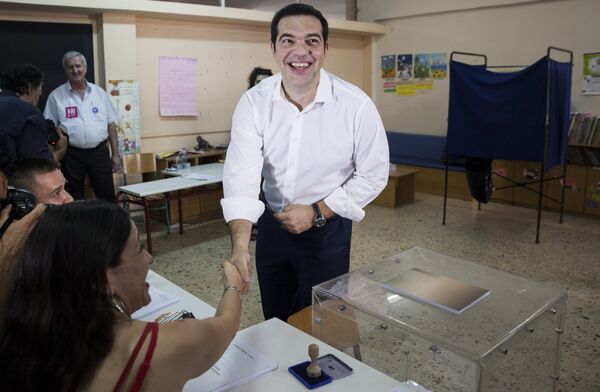 Премьер-министр Греции Алексис Ципрас во время голосования на референдуме