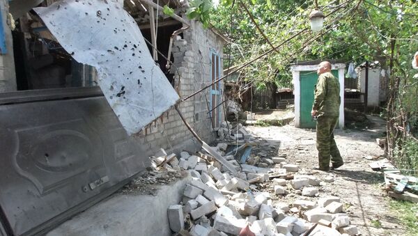 Поврежденный при обстреле силовиками дом в селе Саханка в Донецкой области. Архивное фото