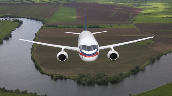 Пассажирский самолет Сухой Суперджет 100. Архивное фото