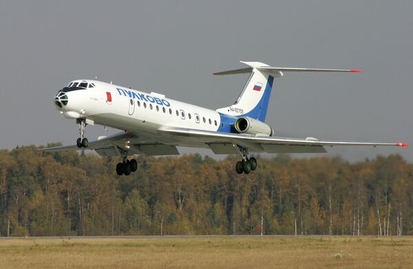 Самолет Ту-134 в аэропорту Пулково