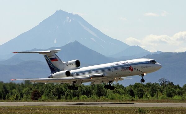 Самолет Ту-154М авиакомпании Сибирь на Камчатке