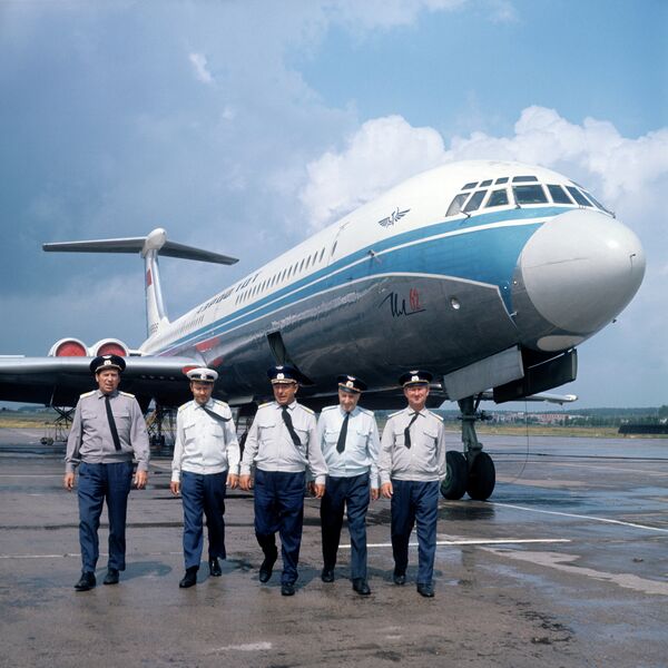 Экипаж самолета Ил-62 в аэропорту Домодедово