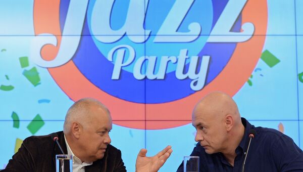 Генеральный директор МИА Россия сегодня Дмитрий Киселев и арт-директор Международного фестиваля Koktebel Jazz Party Михаил Иконников