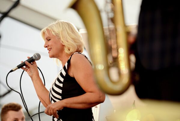 Певица Ирина Родилес выступает на фестивале Koktebel Jazz Party