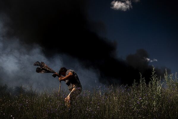 Работа фотографа Валерия Мельникова из серии Черные дни Украины