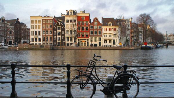 Вид на набережную в Амстердаме. Архивное фото