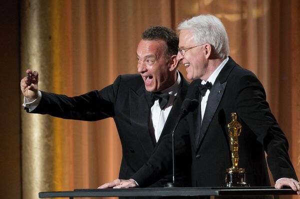 Том Хэнкс и Стив Мартин, награжденный Оскаром за выдающиеся заслуги в кинематографе. 2013