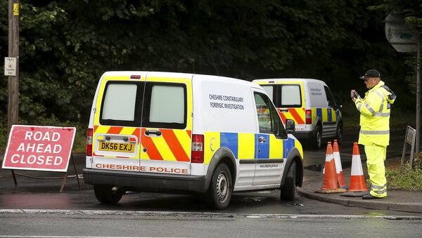 Полиция на месте крушения самолета на автофестивале Сarfest в британском графстве Чешир