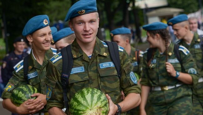 Празднование Дня ВДВ в городах России. Архивное фото