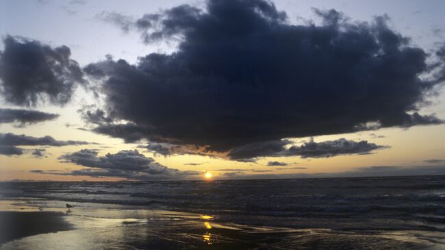 Закат на Балтийском море. Архивное фото