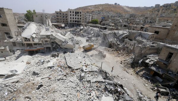 Место падения истребителя сирийской армии в жилом районе города Эриха на северо-западе Сирии. 3 августа 2015