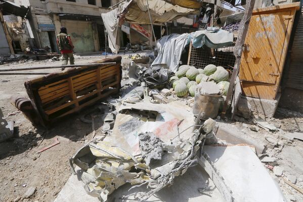 Место падения истребителя сирийской армии в жилом районе города Эриха
