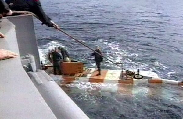 Спасательная операция на месте затопления подводной лодки Курск в Баренцевом море