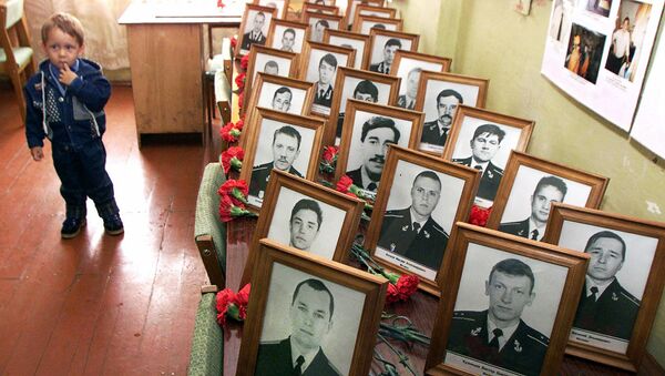 Портреты членов экипажа подводной лодки Курск в казарме на базе Видяево