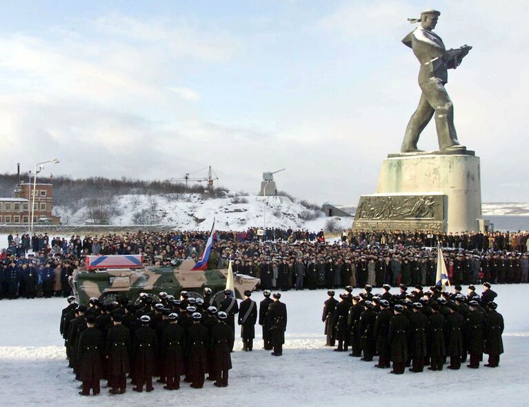 Церемония, посвященная памяти погибших членов экипажа АПЛ Курск, в Североморске