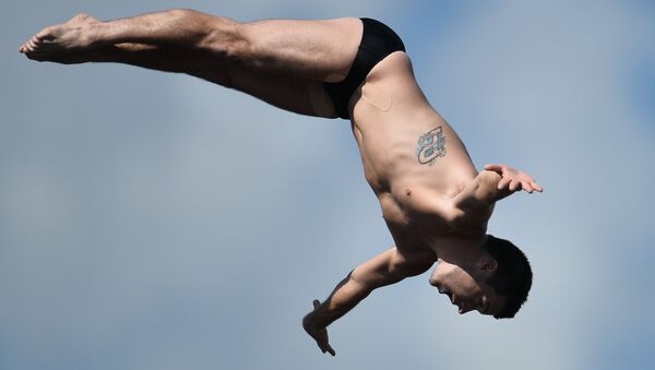 Стив Ло Буэ (США) в соревнованиях по прыжкам в воду с вышки 27 м