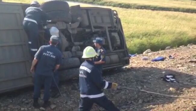 Первые кадры с места ДТП в Хабаровском крае, где погибли не менее 16 человек