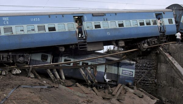 Пассажирский поезд сошел с рельсов в штате Мадхья-Прадеш, Индия