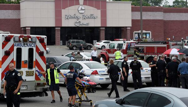 Спецслужбы на месте нападания на зрителей кинотеатра в одном из пригородов Нэшвилла, штат Теннесси. 5 августа 2015