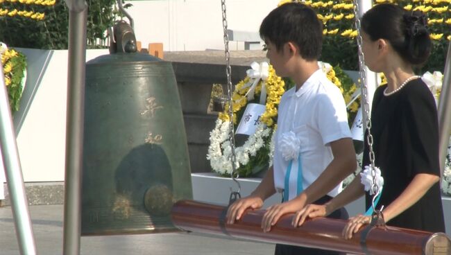 Колокол и свечи: как в мире почтили память жертв взрыва в Хиросиме