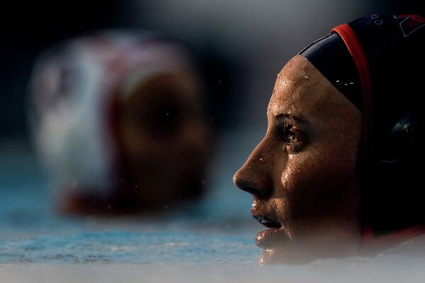 Кейли Гилкрист (США) в четвертьфинальном матче по водному поло на чемпионате мира FINA 2015