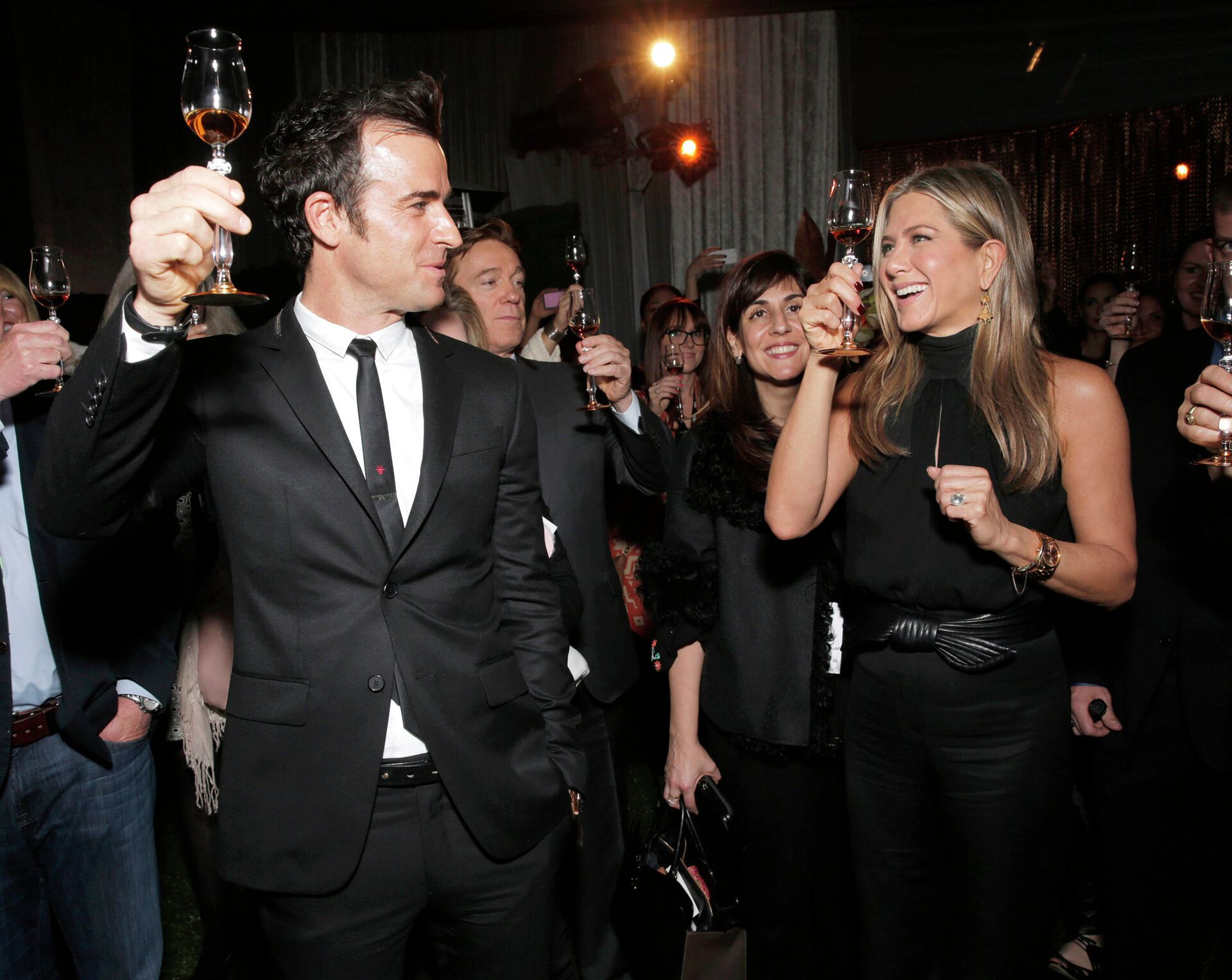 Дженнифер Энистон и Джастин Теру на Международном кинофестивале в Санта-Барбаре Дженнифер Энистон и Джастин Теру на Международном кинофестивале в Санта-Барбаре - РИА Новости, 1920, 14.09.2025