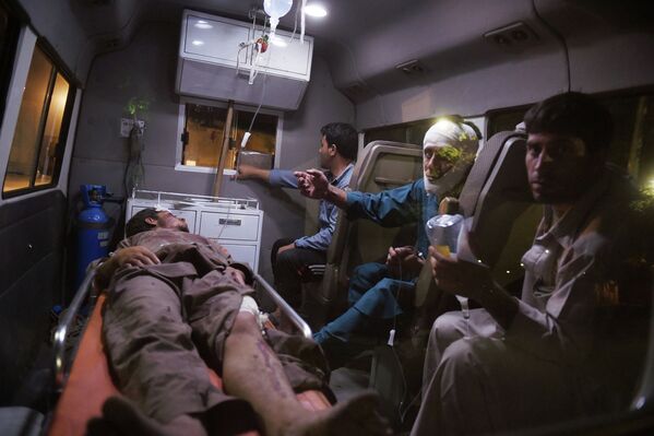 Раненые в результате взрыва в автомобиле скорой помощи в Кабуле