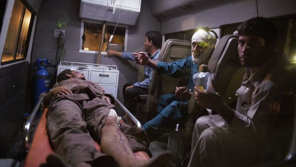 Раненые в результате взрыва в автомобиле скорой помощи в Кабуле. Архивное фото