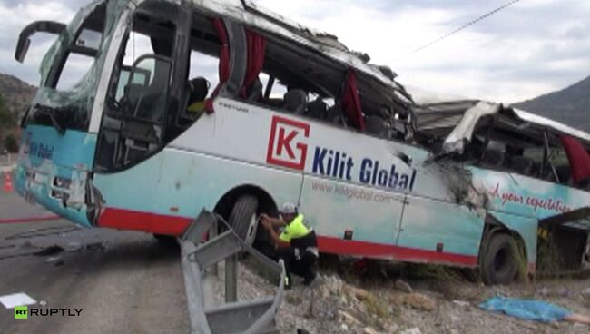 Полиция на месте аварии экскурсионного автобуса в Турции. Архивное фото