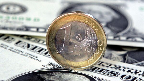 Доллары и евро. Архивное фото. Архивное фото