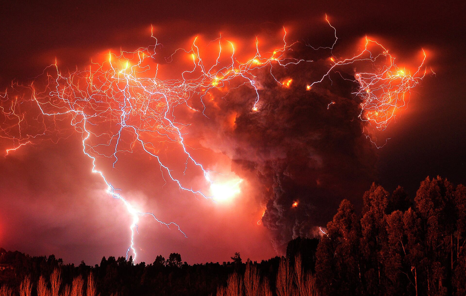 Извержение вулкана Пуеуэ, Чили. 6 июня 2011 - РИА Новости, 1920, 25.08.2021