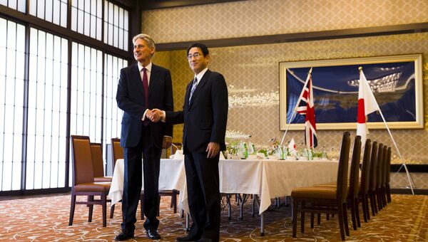 Переговоры главы МИД Японии Фумио Кисиды и его британского коллеги Филипа Хаммонда, 8 августа 2015
