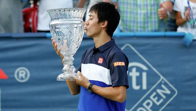 Японец Кэй Нисикори после победы на теннисном турнире в Вашингтоне, 9 августа 2015