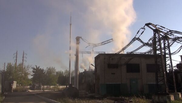 Артобстрел вызвал пожар на электростанции в Горловке. Кадры с места ЧП