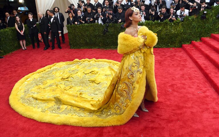 Певица Рианна на Metropolitan Museum of Art Costume Institute Gala