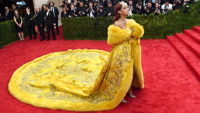 Певица Рианна на Metropolitan Museum of Art Costume Institute Gala