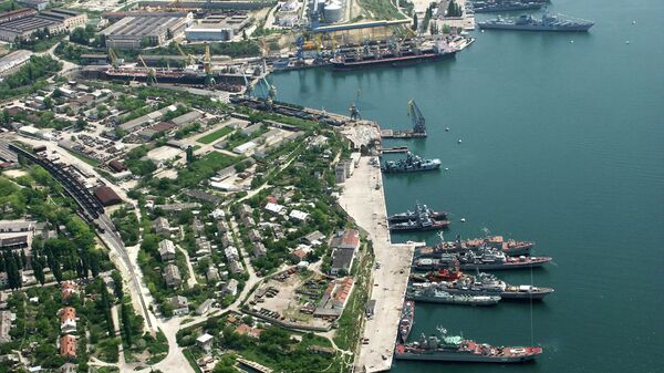 Корабли Черноморского флота на стоянке у берегов города Севастополя. Архивное фото