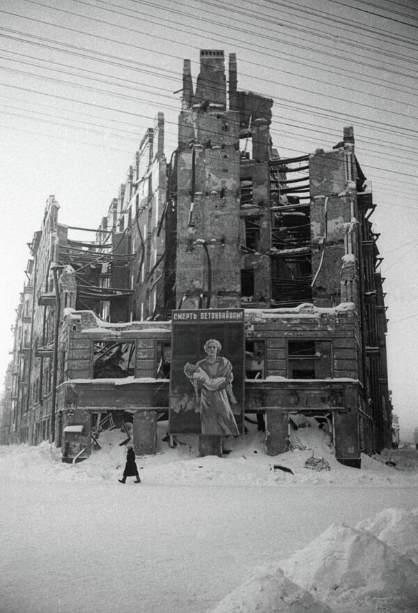Дом на Лиговке после бомбежки в блокадном Ленинграде