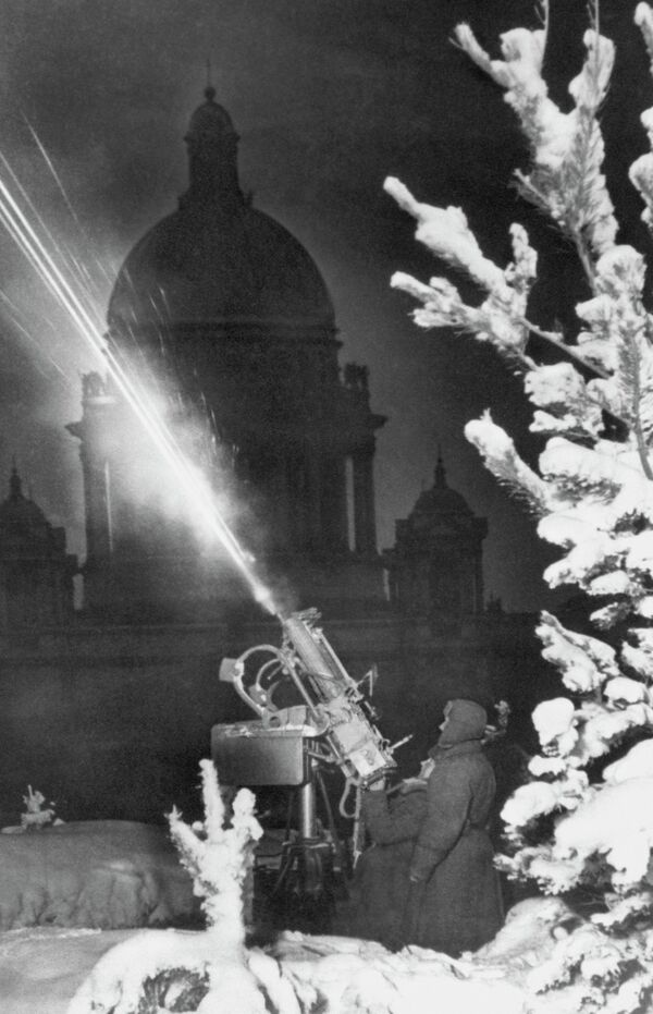 Зенитчики у Исаакиевского собора в дни блокады Ленинграда