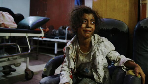 Раненая в результате авиаударов по Дамаску девушка в больнице. Архивное фото