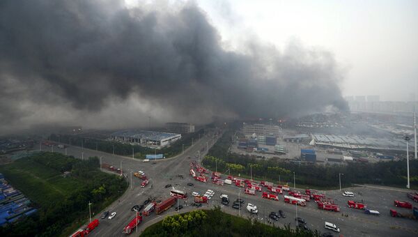 На месте взрывов на складе опасных веществ в промышленном городе Тяньцзине в Китае