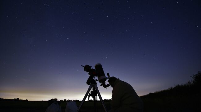Астроном во время наблюдения. Архивное фото