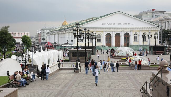 Вид на Центральный выставочный зал Манеж в Москве. Архив