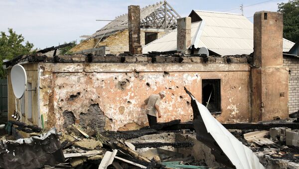 Разрушенный во время обстрела дом в Донецке