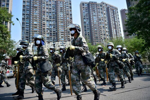Полиция на улице города Тяньцзинь, Китай
