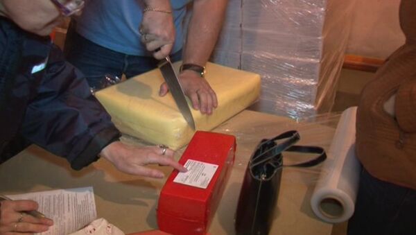 Цех по расфасовке фальшивого сыра обнаружен под Москвой. Оперативная съемка